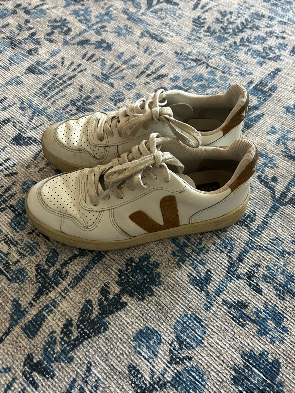 VEJA V-10 Sneakers Women’s Size 6 White Camel Leather Fair Condition EU 37